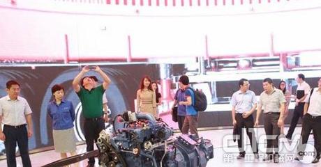 中德經(jīng)濟(jì)顧問委員會(huì)成員到濰柴參觀交流，共探經(jīng)濟(jì)信息咨詢合作新機(jī)遇